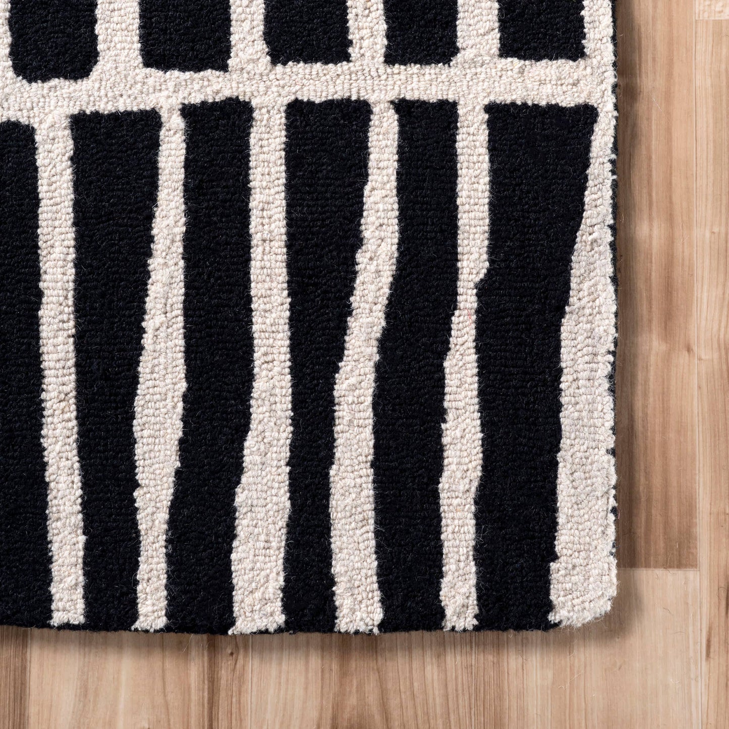 Hand Tufted Lemuel Area Rug: Black / Runner / 2' 6" x 6'